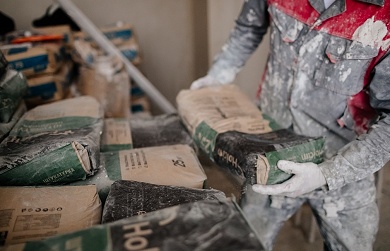 Компания Holcim выпускает линейку универсальных сухих смесей, подходящих как для ручного, так и механизированного нанесения